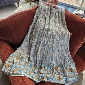 Haute Ellie Boho Floral Maxi Skirt Tiered Pleats Floral Print Round Hem Blue Med